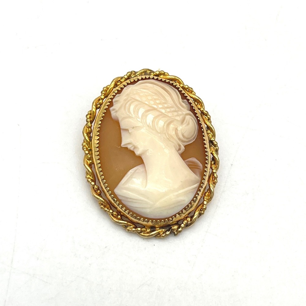 Vintage‎ Shell Cameo Brooch Gold Tone Twisted Rope Frame Hand Carved Profile Pin